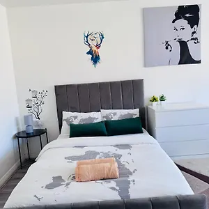  Habitación en casa particular Modern In A 4 Bedroom Flat In London, Shared Bathroom! Reino Unido